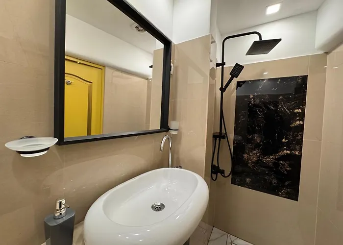 H Hotel Virtual Reception No On-Site Staff Szálloda 3*