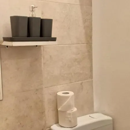 H Hotel Virtual Reception No On-Site Staff 酒店 3*