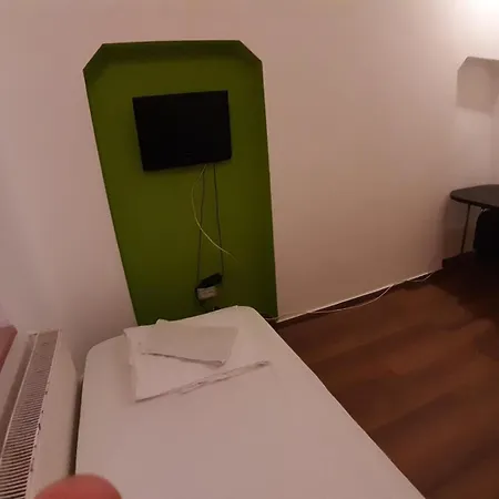 H Hotel Virtual Reception No On-Site Staff 酒店