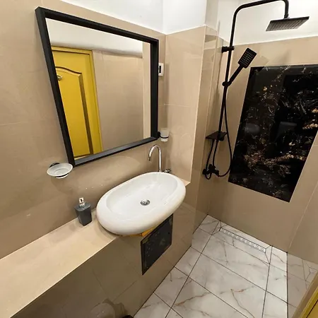 酒店 H Hotel Virtual Reception No On-Site Staff 3*