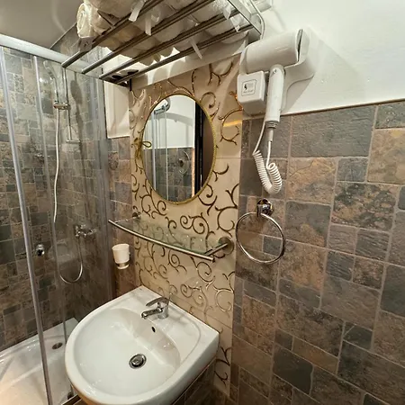 酒店 H Hotel Virtual Reception No On-Site Staff 3*