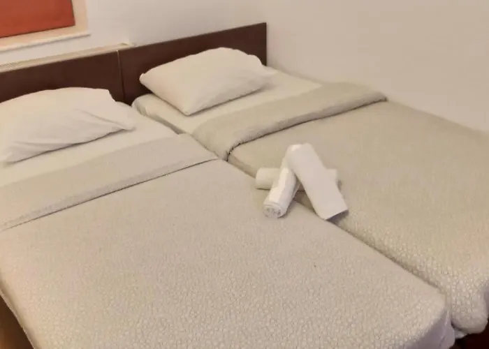 מלון H Hotel Virtual Reception No On-Site Staff בוקרשט