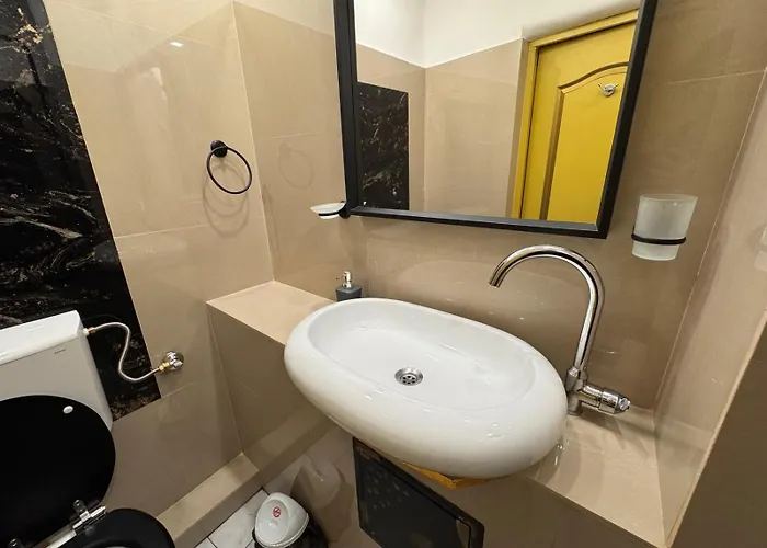 מלון H Hotel Virtual Reception No On-Site Staff