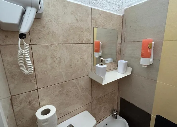 מלון H Hotel Virtual Reception No On-Site Staff 3*