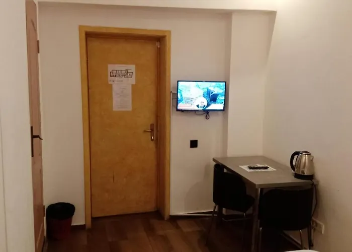 H Hotel Virtual Reception No On-Site Staff מלון 3*