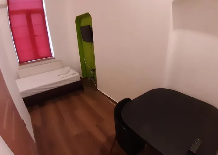 H Hotel Virtual Reception No On-Site Staff Hotell 3*