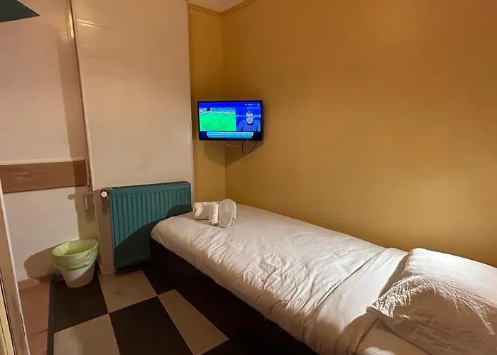 H Hotel Virtual Reception No On-Site Staff Hotell