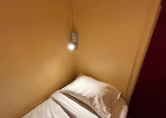 H Hotel Virtual Reception No On-Site Staff Hotell 3*